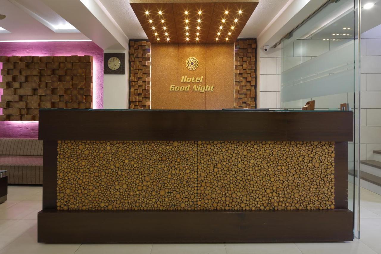 Hotel Good Night Ахмедабад Екстериор снимка