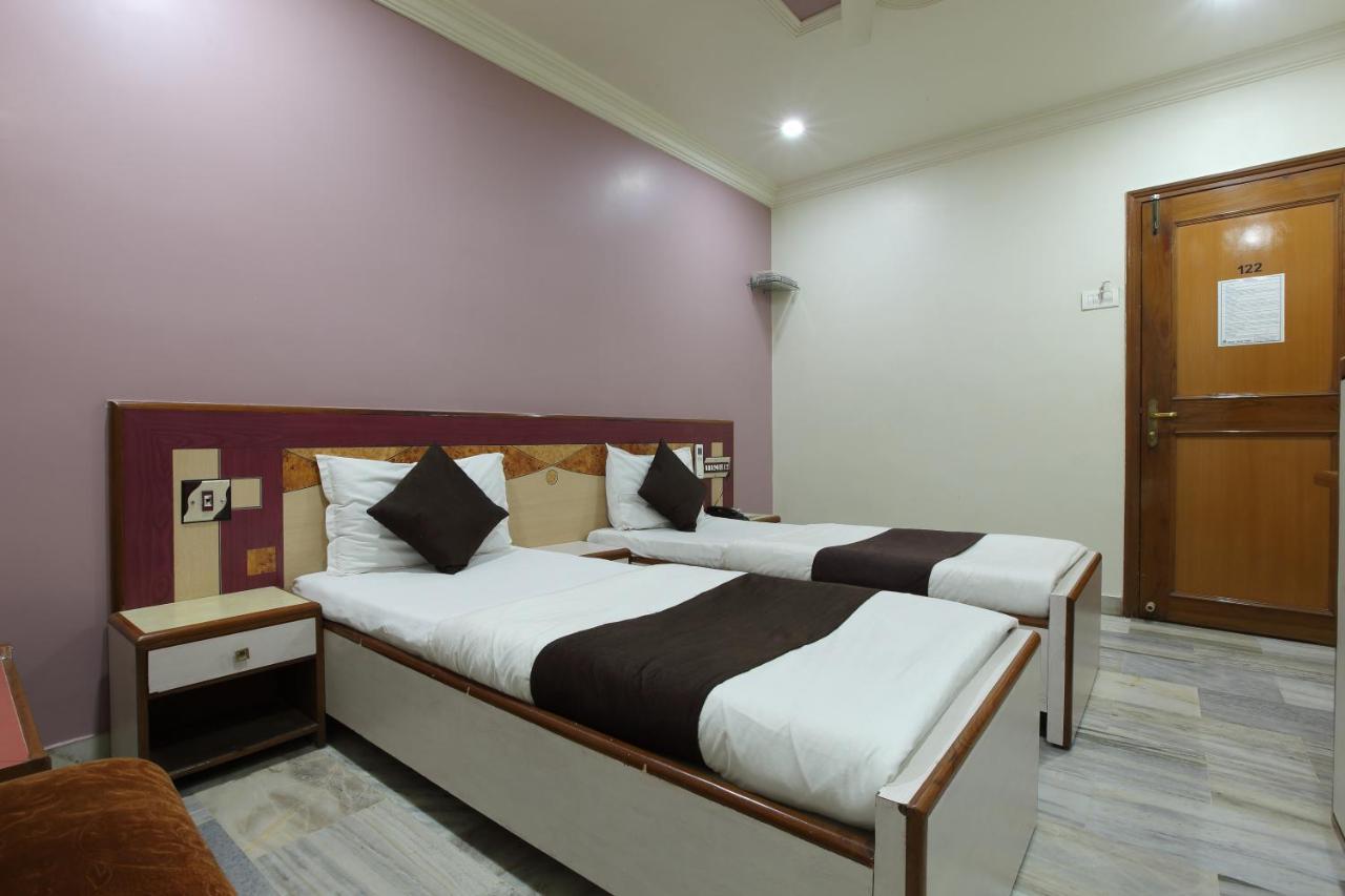 Hotel Good Night Ахмедабад Екстериор снимка