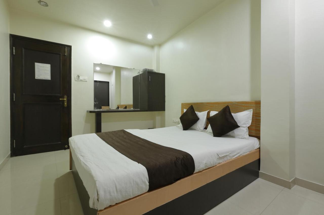 Hotel Good Night Ахмедабад Екстериор снимка
