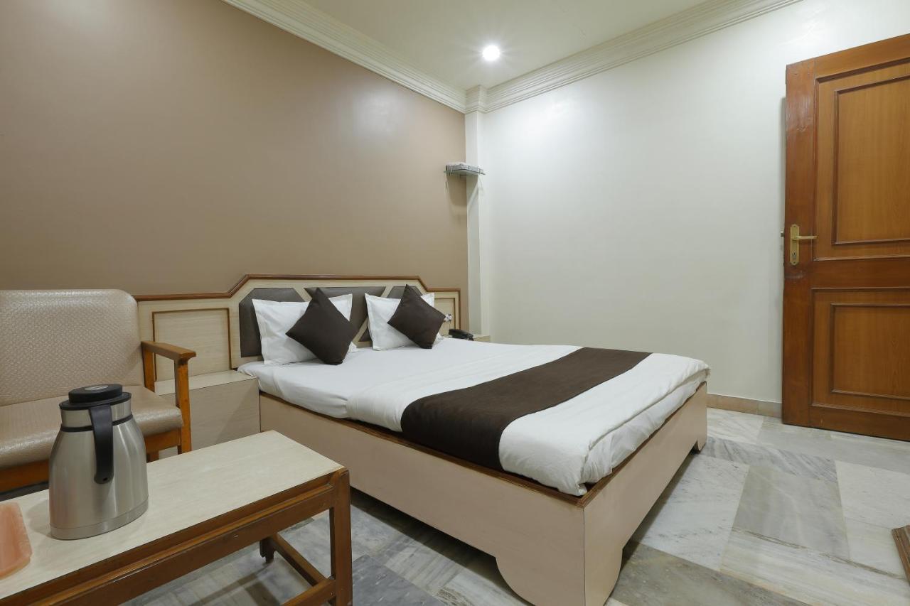 Hotel Good Night Ахмедабад Екстериор снимка