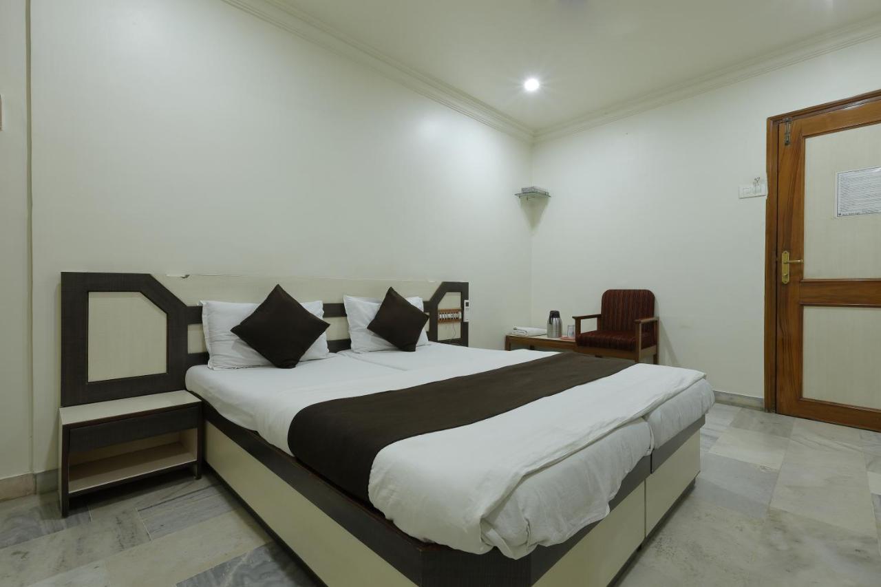 Hotel Good Night Ахмедабад Екстериор снимка