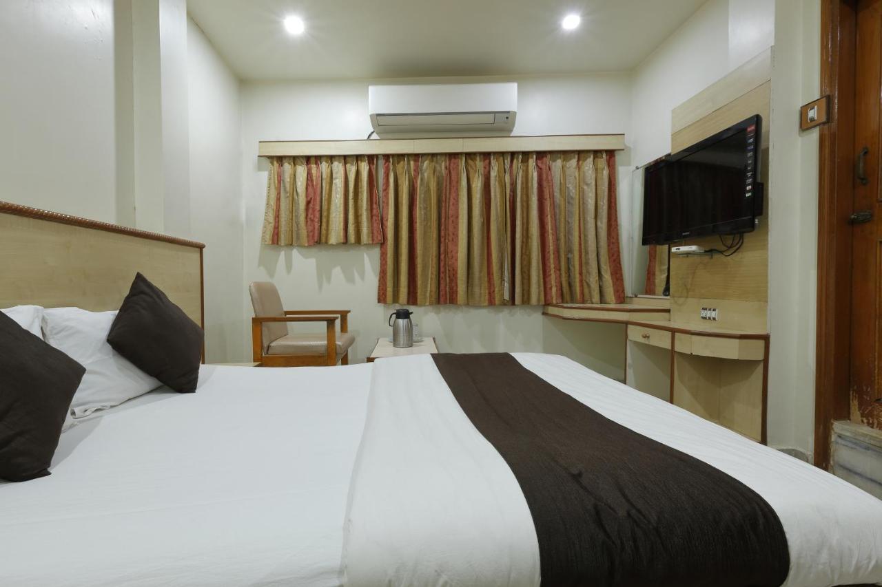 Hotel Good Night Ахмедабад Екстериор снимка